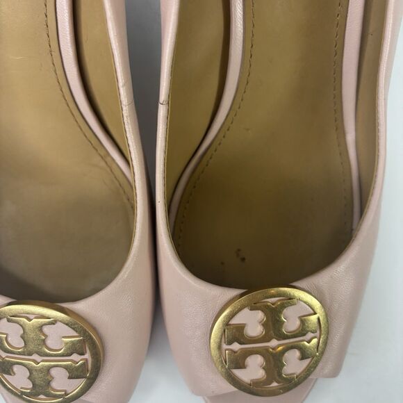 Tory Burch Wedge Heel Shoes 8.5 Benton Pink Leather Gold Medal Logo Peep Toe - Picture 12 of 16